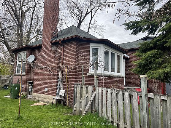 2nd image of 40 Glenvalley Dr S