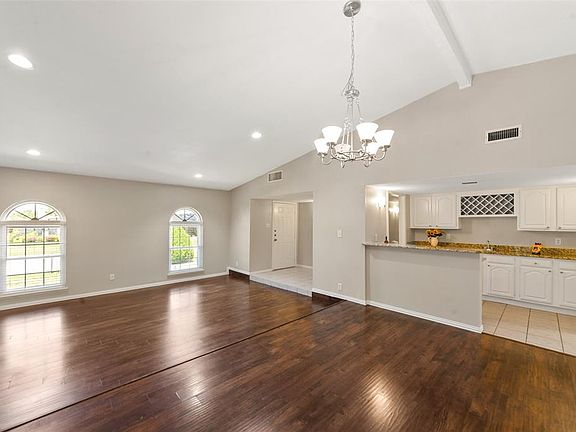 4th image of 2122 Courtland Cir