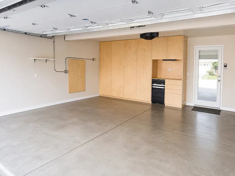 103 Brittany Dr — Photo 7
