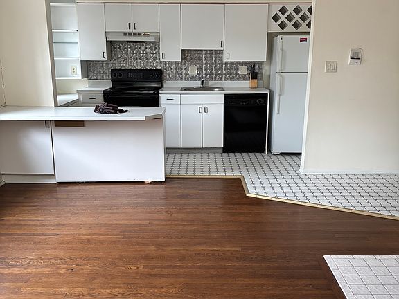 2nd image of 5523 Ellsworth Ave APT 3C