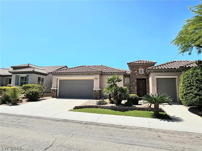 2139 Twin Falls Dr — Photo 2