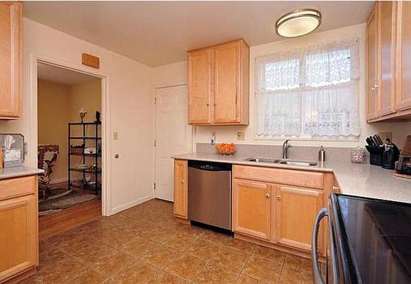 4th image of 327 B St