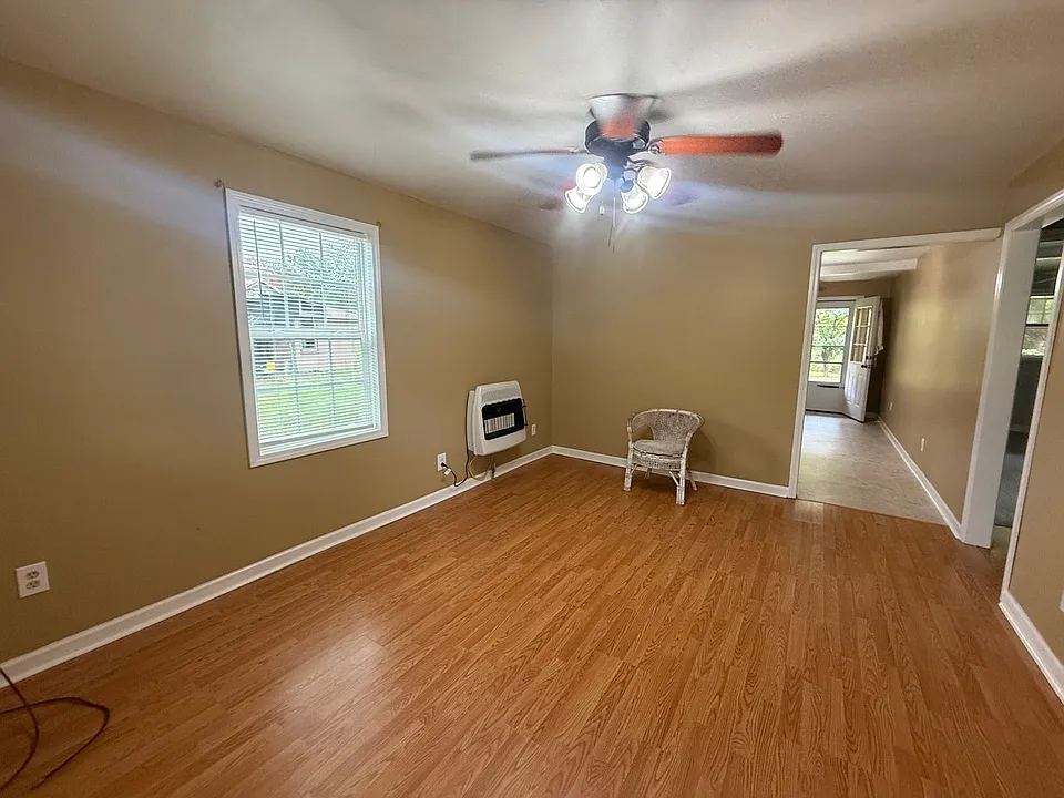 27 Todd St NE