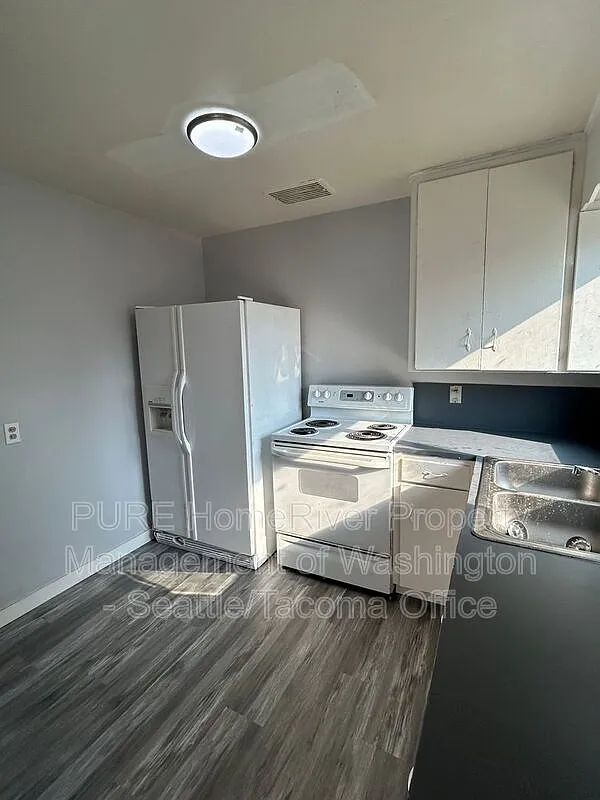 2 bed, 1.0 bath, 800 sqft, $1,795 — Photo 2