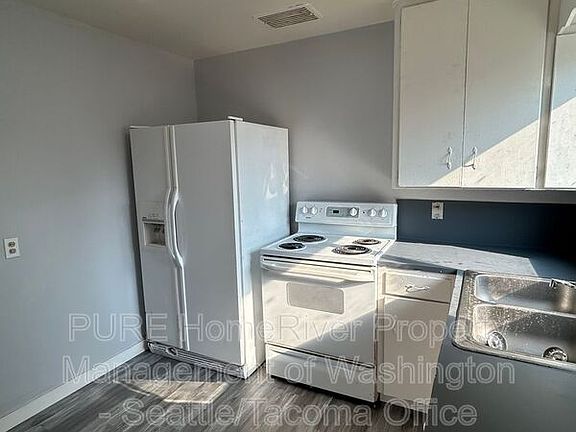 2nd image of 721 S Ainsworth Ave