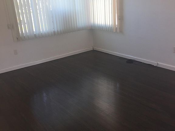 5th image of 4826 N Lakewood Blvd #1/2