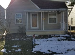 20460 Elkhart St, Harper Woods, MI 48225