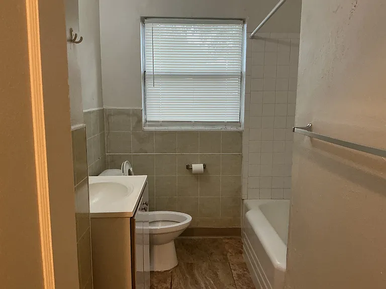 446 Francis Blvd — Photo 8