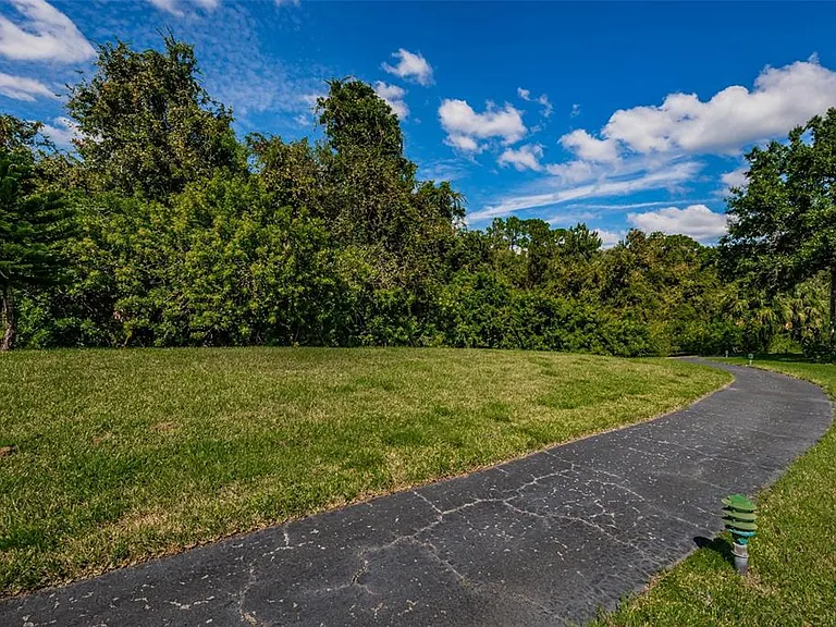 1151 Pine Ridge Cir W #F1 — Photo 46