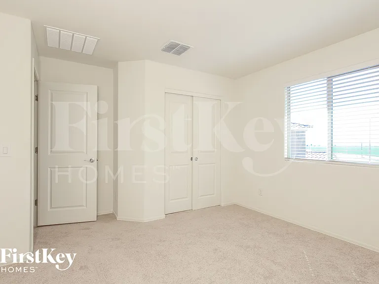 8434 S 258th Dr — Photo 9