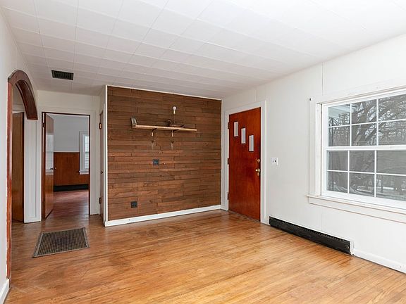 4th image of 40 Woodland Ave