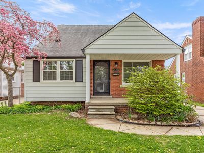 23745 Oak St, Dearborn, MI, 48128