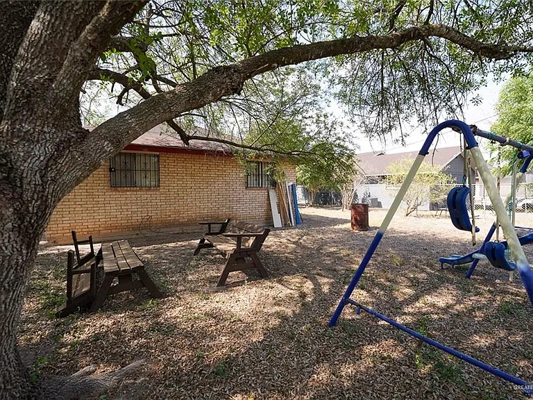 2803 Minnie Ave — Photo 23