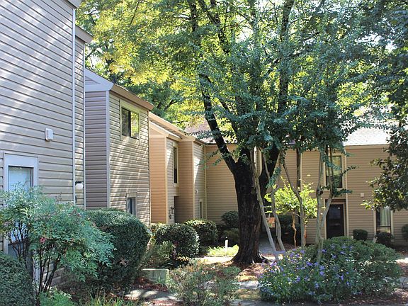 2nd image of 301 Village Ln Unit C