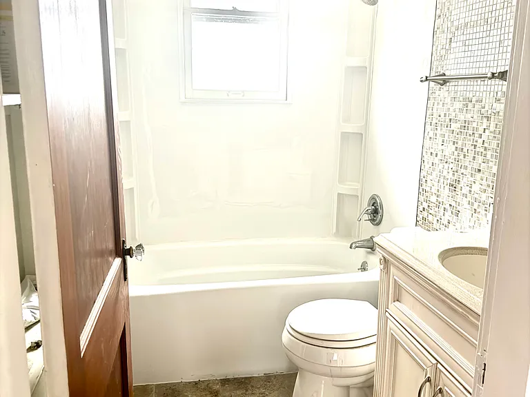 554 Woodbury Ave #2 — Photo 9