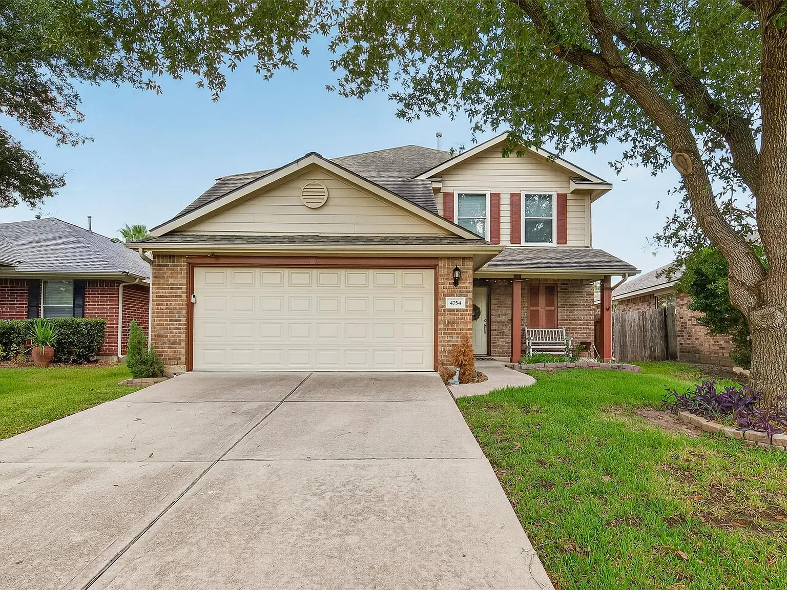 4 bed, 2.5 bath, 2205 sqft, $2,200 — Photo 4