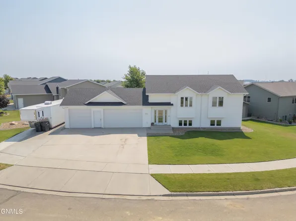 5004 39th Ave NW, Mandan, ND 58554