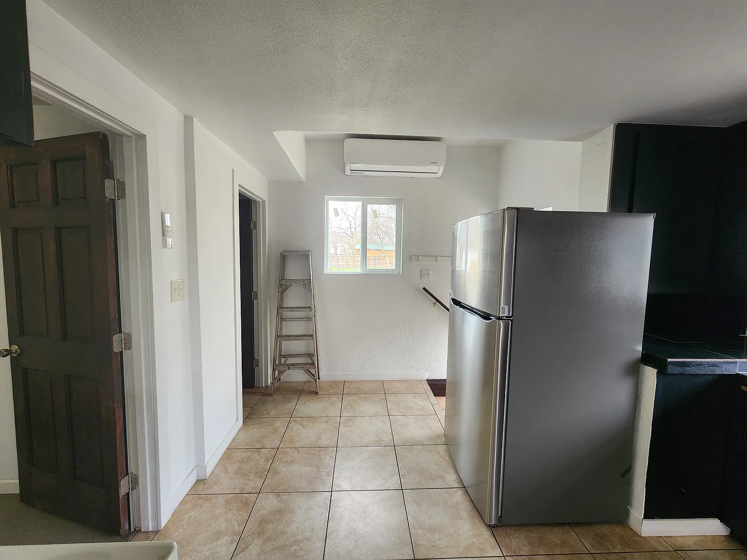 3 bed, 872 sqft, $1,800 — Photo 4