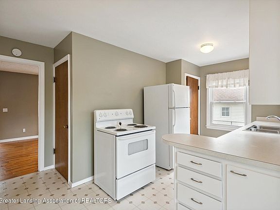 4th image of 1515 W Rundle Ave