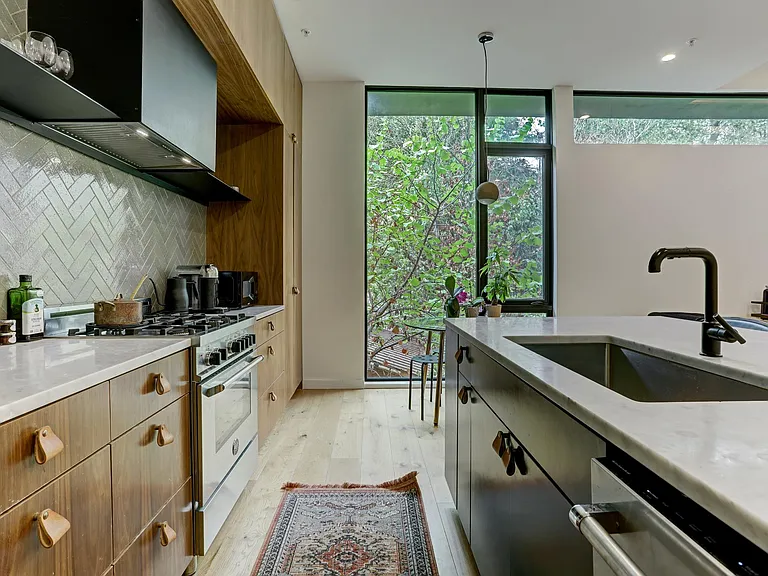 1713 Bluebonnet Ln #D — Photo 9