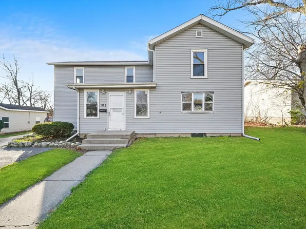 108 N Hart St, Harvard, IL 60033