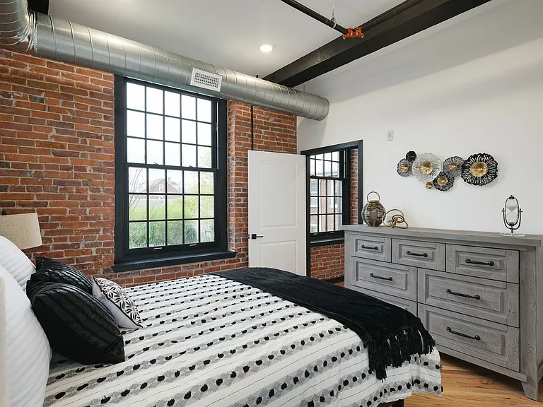345 Walnut St — Photo 13