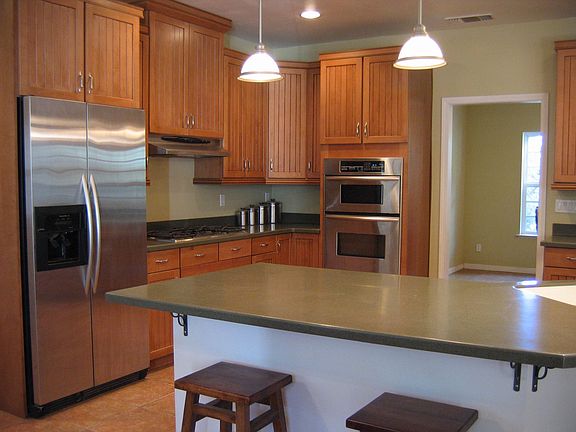 4th image of 4040 Black Oak Dr