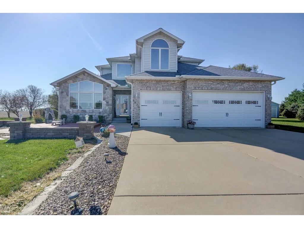5870 Lakelynn Dr photo 1