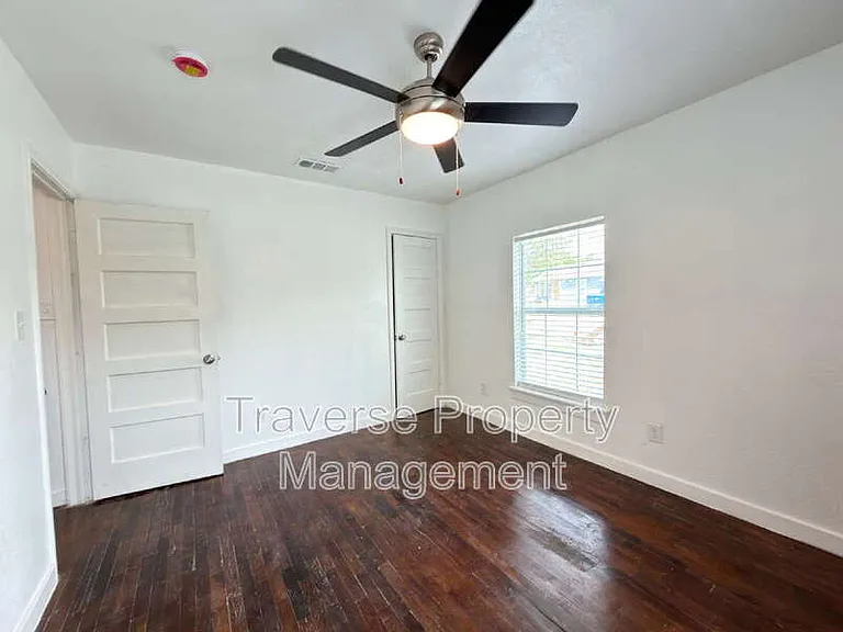 1804 Andrew Ave — Photo 16