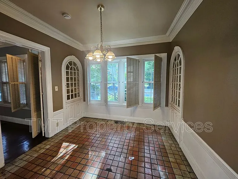 1214 N Pershing Ave — Photo 35