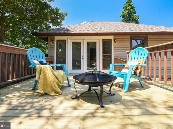 104 4th St, Colonial Beach, VA 22443