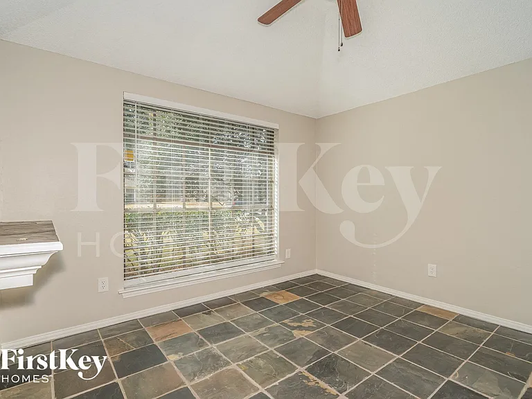 3941 Los Robles Dr — Photo 7