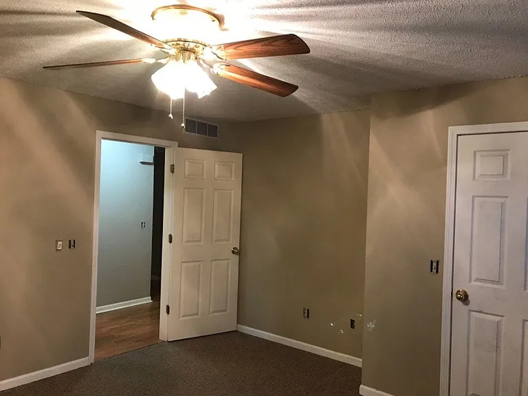 Bay Heights Cir — Photo 9