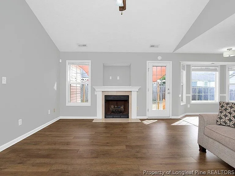 1475 Avoncroft Dr — Photo 4