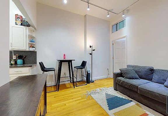 2nd image of 127 W 72nd St APT 3R