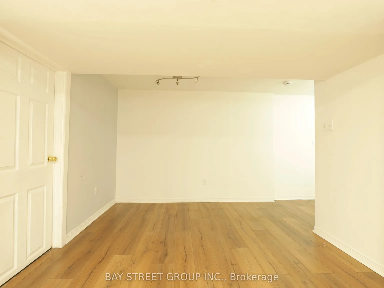 2 bed, $1,600 — Photo 4