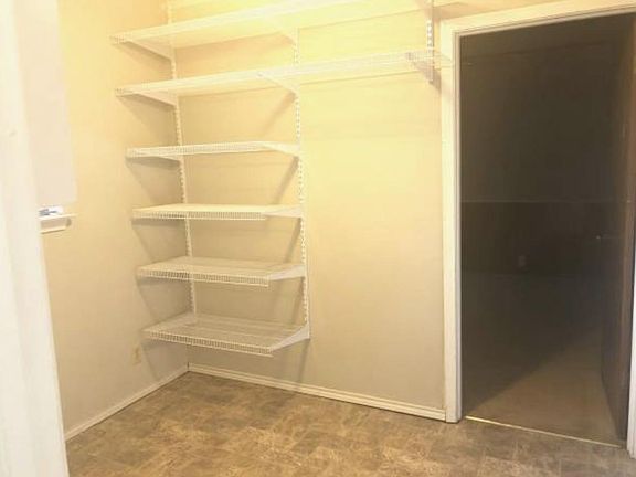 4th image of 1009 Bedford Ct W