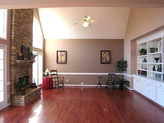 Stunning 2-Story Family Rm w/soaring Stacked Stone Fireplace