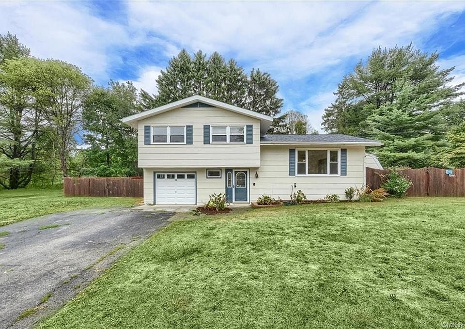 1st image of 10 McAllister Dr
