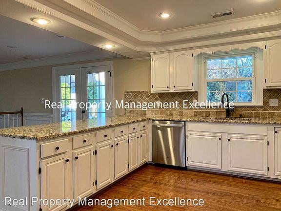 4th image of 39 White Oak Dr