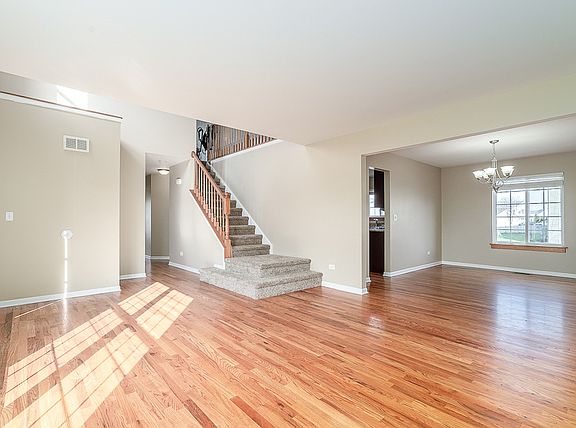 3rd image of 1310 Emington Ln