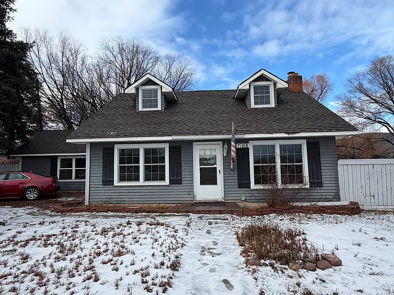 708 Valley Rd — Photo 1