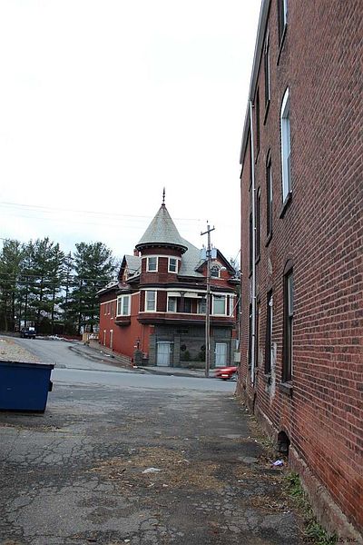 3rd image of 709 CRANE Street