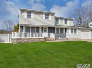 39 Hooper St, Port Jefferson Station, NY 11776