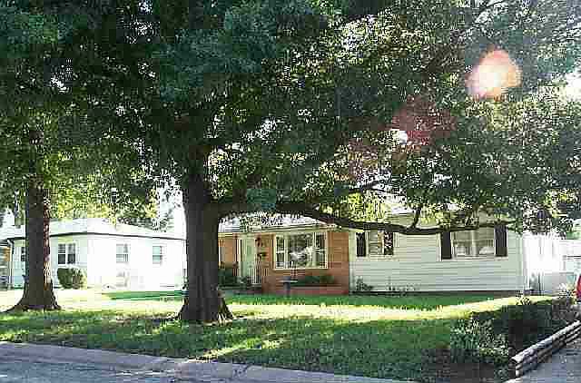 2nd image of 605 Morningside Dr