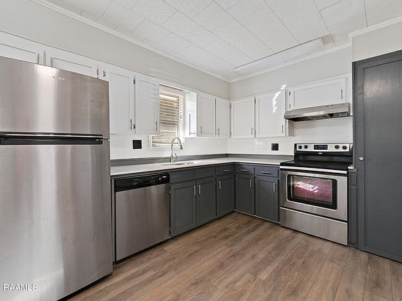 5th image of 305 Belle Dame Dr