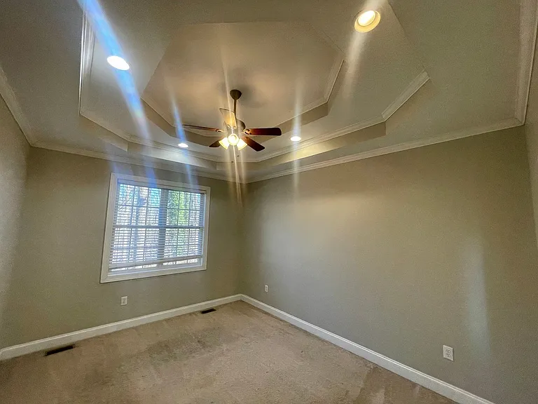 728 Sherman Dr — Photo 5