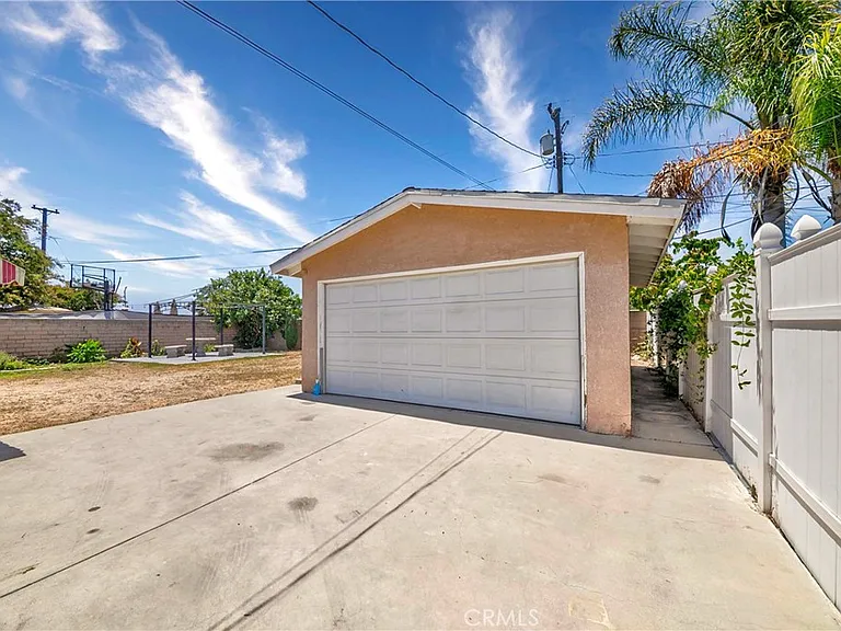 14621 Dalmatian Ave — Photo 35