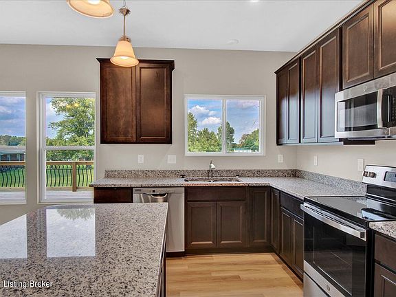 3rd image of 615 Williamsburg Dr
