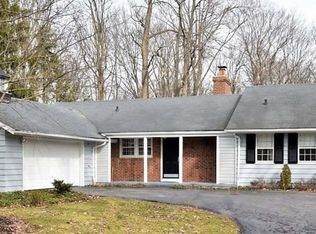 378 Hickory Hill Rd, Chagrin Falls, OH 44022